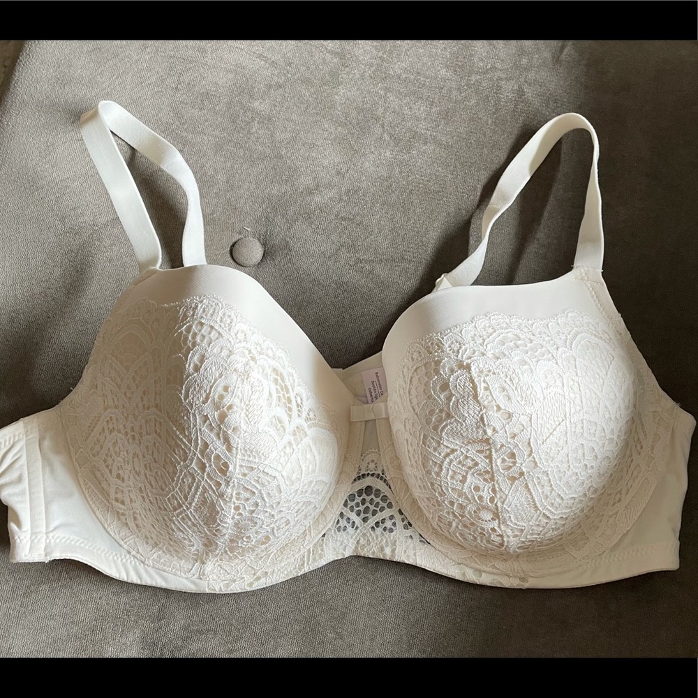 Cream/white bra